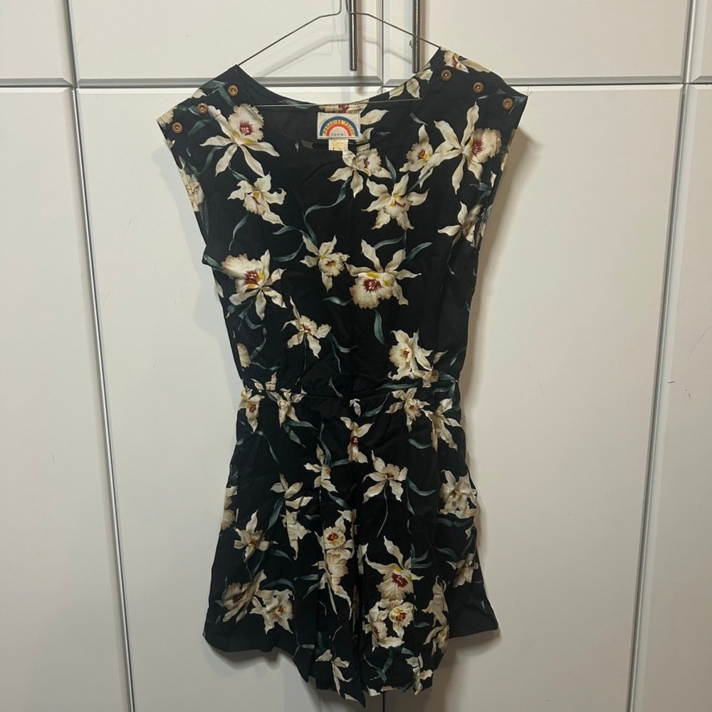 Paradise Found Hawaii Romper Black Orchid Floral Rayon Wood Button Womens Medium
